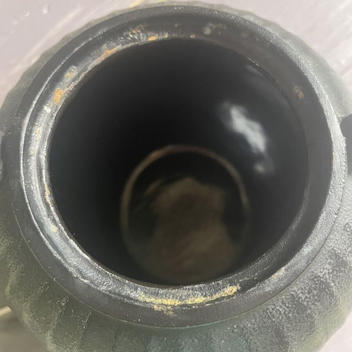 Teapot like new with strainer, minor external marks