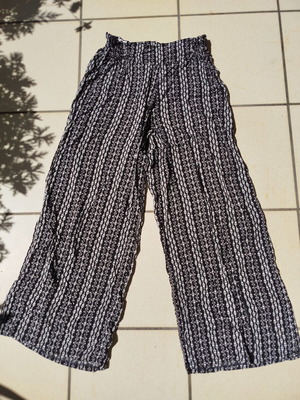 Summer wide leg pants size S, like new, black and white print