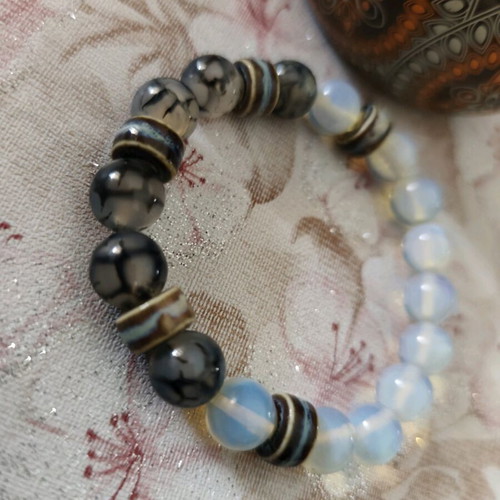 Energy bracelet made of agate and opalite handmade, new