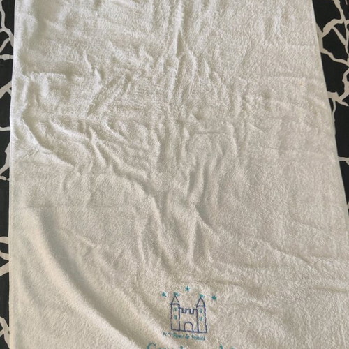 Children's bath towel Guy Laroche like new