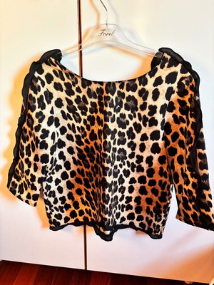 Zara blouse animal print size Small like new with unique back