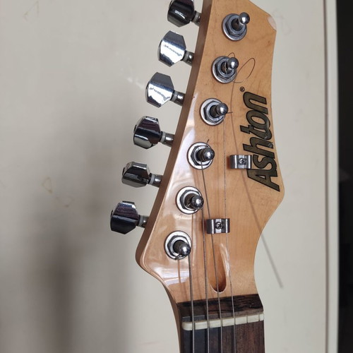 Ashton electric guitar used with stand and case
