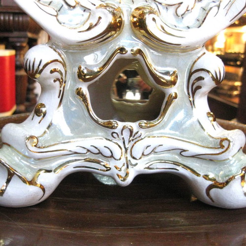 Porcelain table clock used with battery mechanism and pendulum