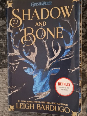 Τριλογία Shadow and Bone από Leigh Bardugo, στα αγγλικά