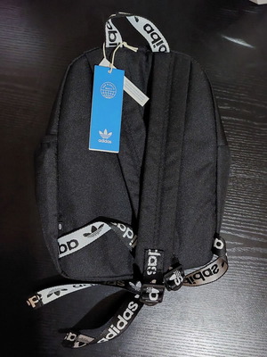 Adidas Adicolor Classic μικρό backpack καινούργιο, μαύρο