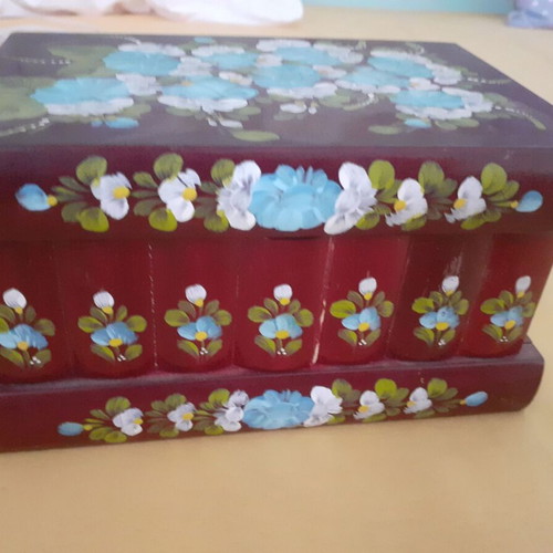 Collectible wooden jewelry box like new with key