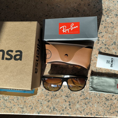 Ray-Ban RB4147 Boyfriend Sunglasses new, Black on Brown frame