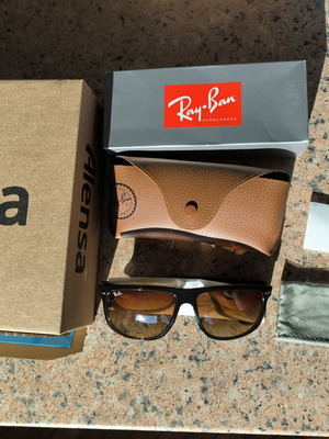 Ray-Ban RB4147 Boyfriend Sunglasses new, Black on Brown frame
