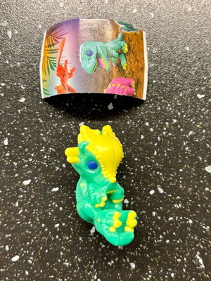 Funko Pop Kinder Joy Jurassic World σε πράσινο και κίτρινο χρώμα σαν καινούριο