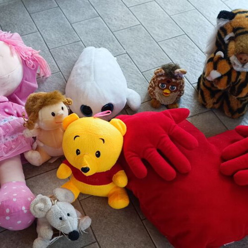 Lot of 7 assorted plush toys, bundle