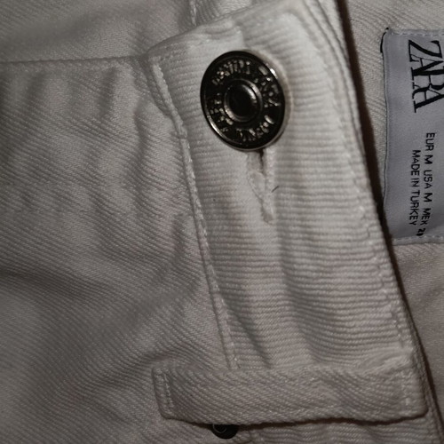 Zara denim skirt medium white like new, high waist slim fit