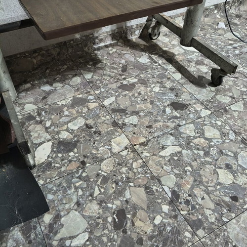 Table used, wood and iron with wheels