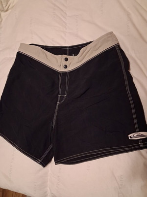 Μαγιό Quiksilver μέγεθος 34 large σαν καινούργιο, μαύρο και μπεζ