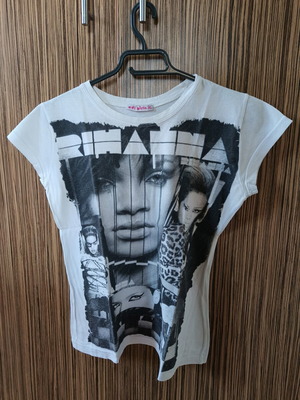 Short-sleeve t-shirt used, size XL, black and white