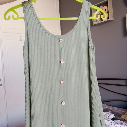 Sleeveless ribbed top with buttons, like new, olive green