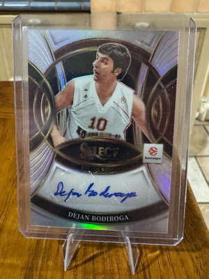 Dejan Bodiroga Auto /99 basketball card
