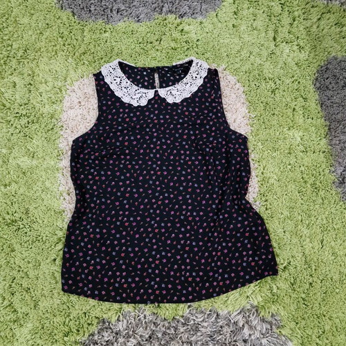 New Look blouse with crocheted collar and roses pattern, new, size M