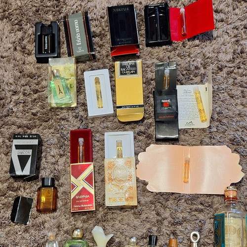 Various miniature perfume testers used, pack