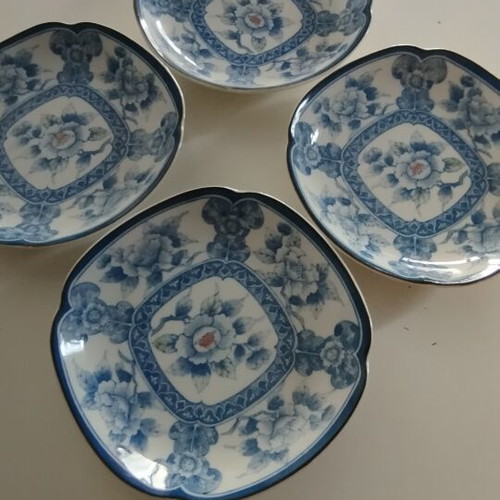 Serving Plates set of 4, new