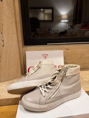 Guess αθλητικά παπούτσια μεταχειρισμένα, μέγεθος 39, άσπρο και γκρι