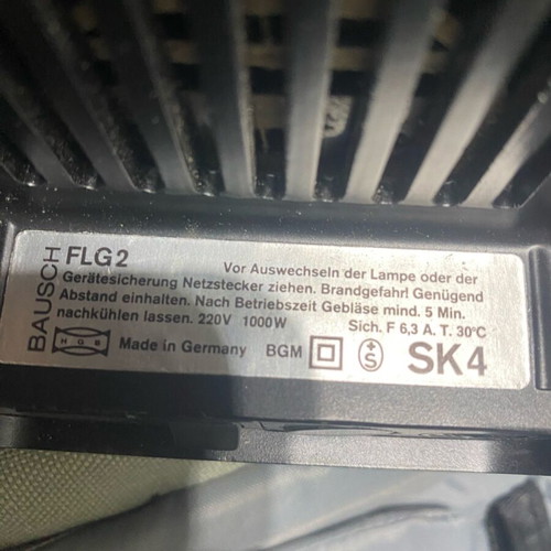 Flash for 1983 photos used without bulb with carrying case