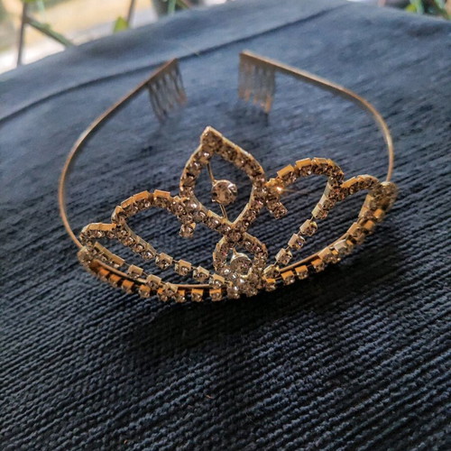 Silver tiara like new