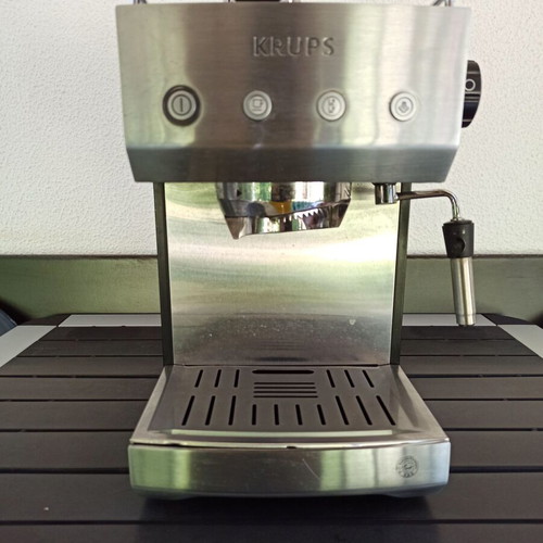 Krups XP 5200 Electronic Espresso Cappuccino Coffee Maker like new with milk frother