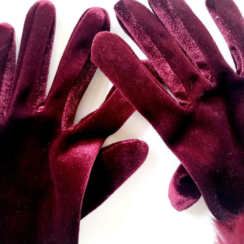 Velvet gloves burgundy with fur trim like new