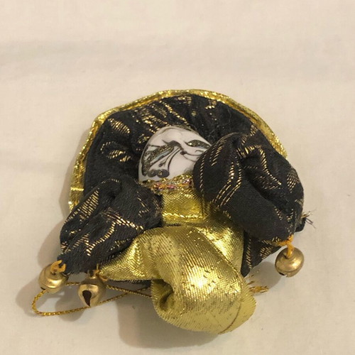 Decorative mask magnetic or hanging like new
