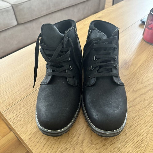 Laguna men's black ankle boots like new with laces size 42