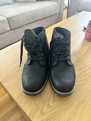 Laguna men's black ankle boots like new with laces size 42