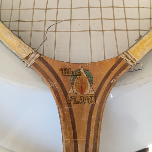 Vintage tennis racket in good condition