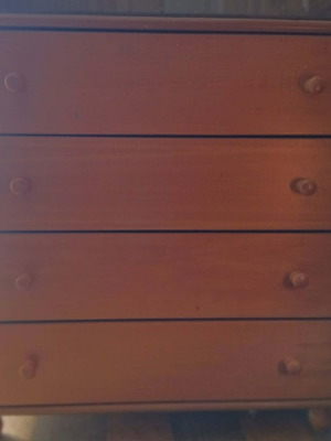 Children's dresser like new with 4 spacious drawers