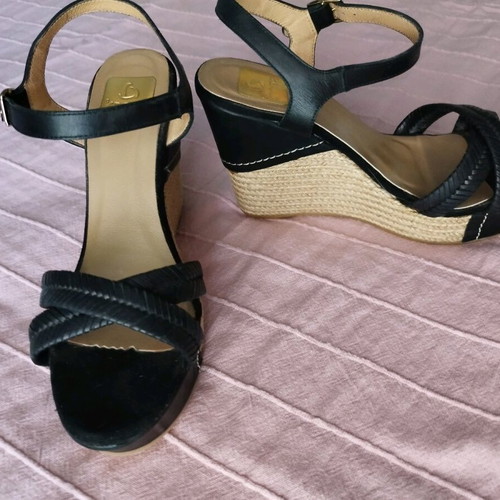 Hanna leather platform sandals size 39 black like new, almost unused