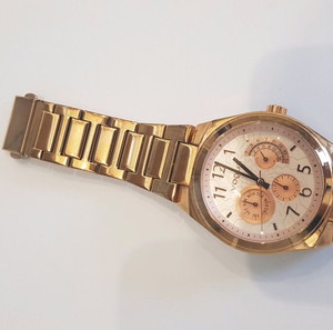 womens watch VOGUE Ariana
