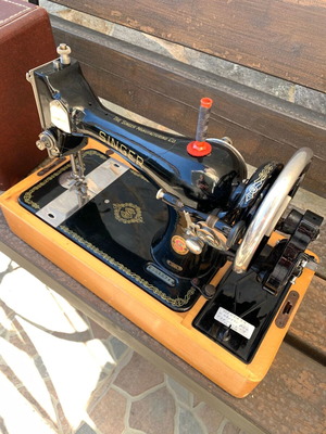 Singer 128K sewing machine manual, like new condition