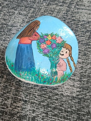 Painted stone new with acrylic colors