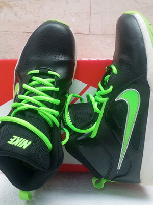 Αθλητικά Basket Nike Team Hustle D6 σαν καινούργια, μαύρο με πράσινο