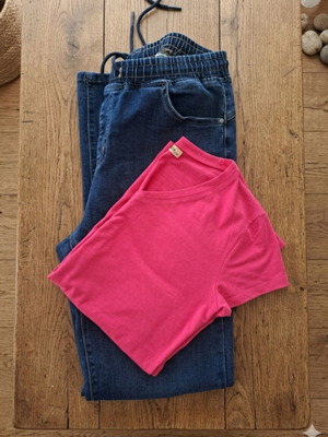 Set of jeans pants and T-shirt like new, size M-L and M, blue and pink