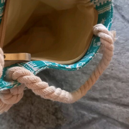 Handbag like new with elephant design turquoise