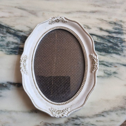 Oval ceramic frame like new