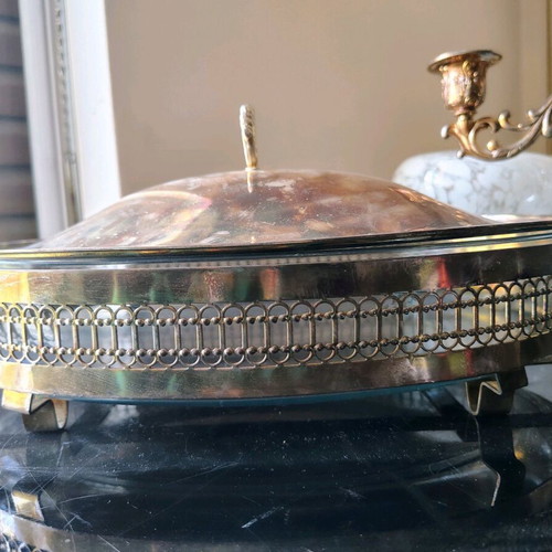 Silver-plated serving dish like new Pyrex type with lid and base