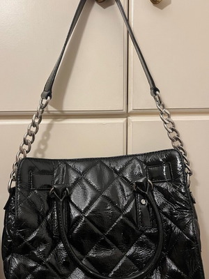 Michael Kors Black Handbag like new, pattern leather