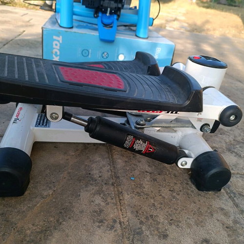 Step fitness equipment used with adjustable resistance
