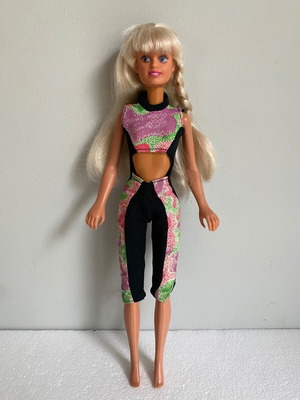 Hasbro Sindy Fun Bike doll 1990 used, outfit repair needed