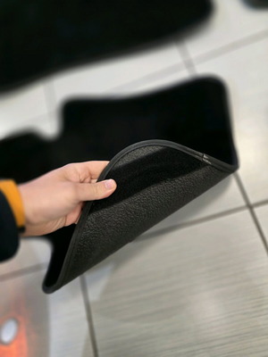 BMW Series 1 F40 floor mats like new, carpet