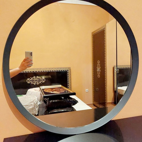 Mirror like new, dimensions 80 × 80 cm