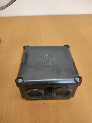 Plastic junction box for outdoor use with screw cap like new