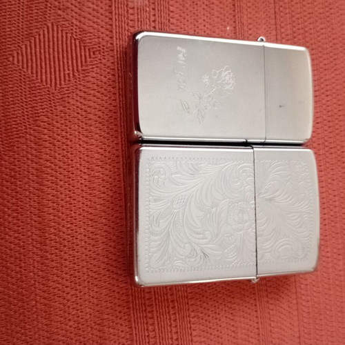 Zippo lighters like new, set of 2