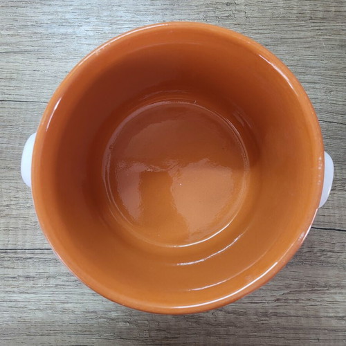 Heat-Resistant Cookware Like New, Ideal for Cooking and Decoration